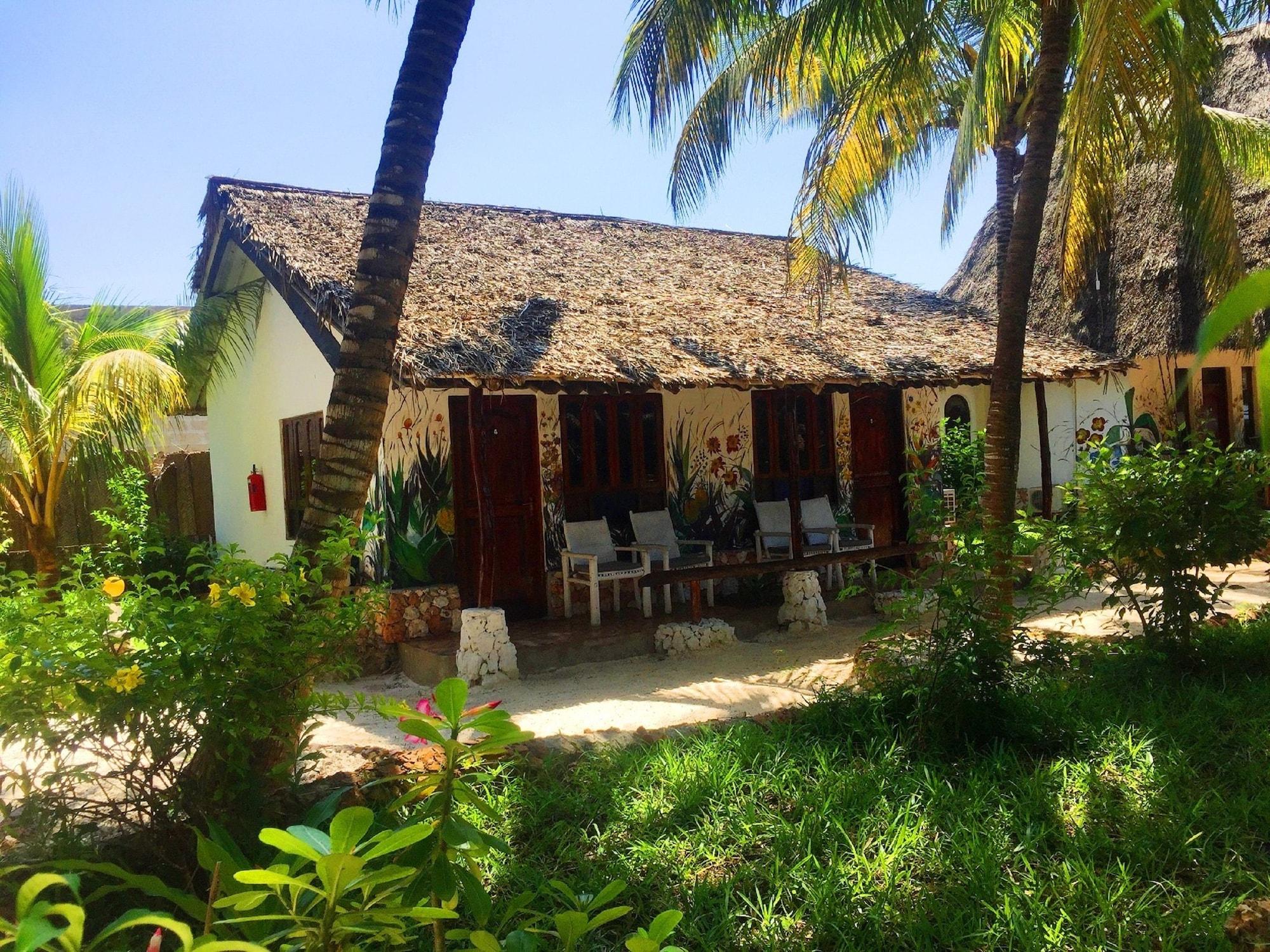 Waikiki Resort Pwani Mchangani Exterior photo